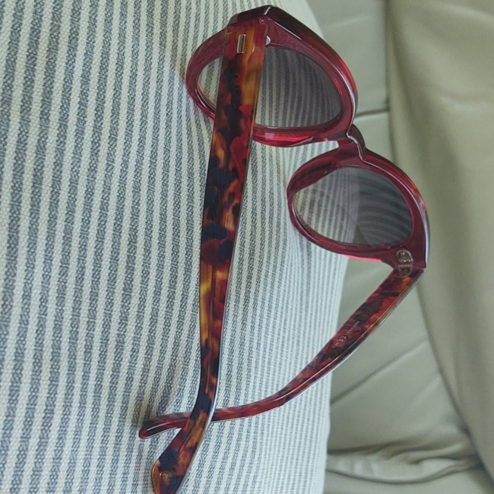 Red Gucci Sunglasses Euc - image 3